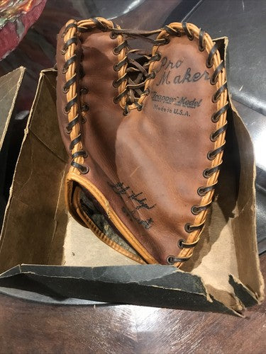 Gil Hodges Denkert First Baseman Trapper Model ST7 Mitt In Original Box 1950’s