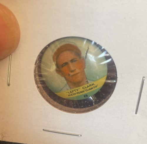1932 Orbit Gum Baseball PR2 Button Pin Lefty Clark  #8 New York Giants NR/Mint