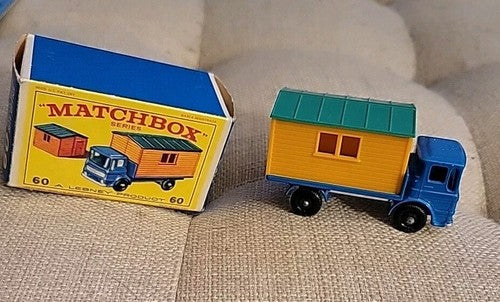 G418-MATCHBOX LESNEY No60B SITE HUT TRUCK AND ORIGINAL BOX 1966.