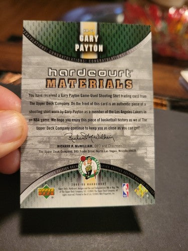 2005-06 UD HARDCOURT GARY 'THE GLOVE' PAYTON MATERIALS WOOD VAR /20-G - CELTICS