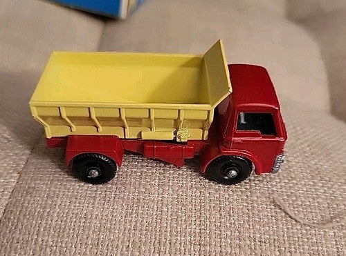 GRIT-SPREADING TRUCK No. 70 Lesney Matchbox Series Dump Truck w/ Box