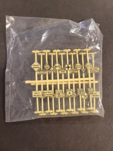 PLASTICVILLE HO SCALE RAILROAD & STREET SIGNS