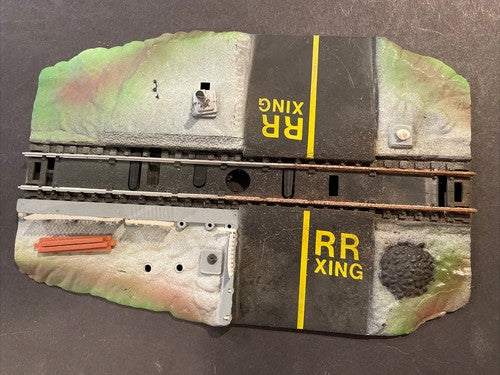 HO Scale Railroad Crossing Damaged Missing Parts Track Stop R/R Platform #B