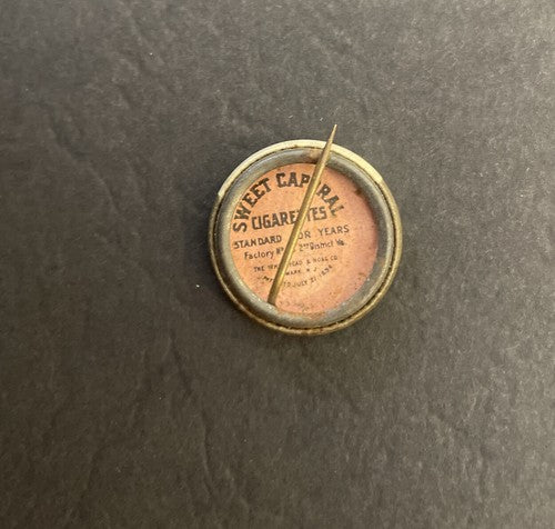 1910 P2 Sweet Caporal Pin John McGraw  HOF N.Y. Giants Small Letters EX/MT