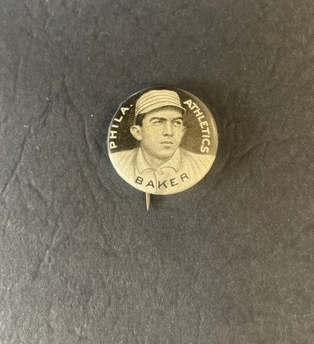1910 P2 Sweet Caporal Pin Home Run Baker Philadelphia A’s small Letters NR/MT