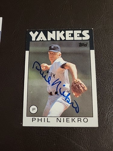 Phil Niekro New York Yankees 1986 Topps Signed Card COA JSA Certified
