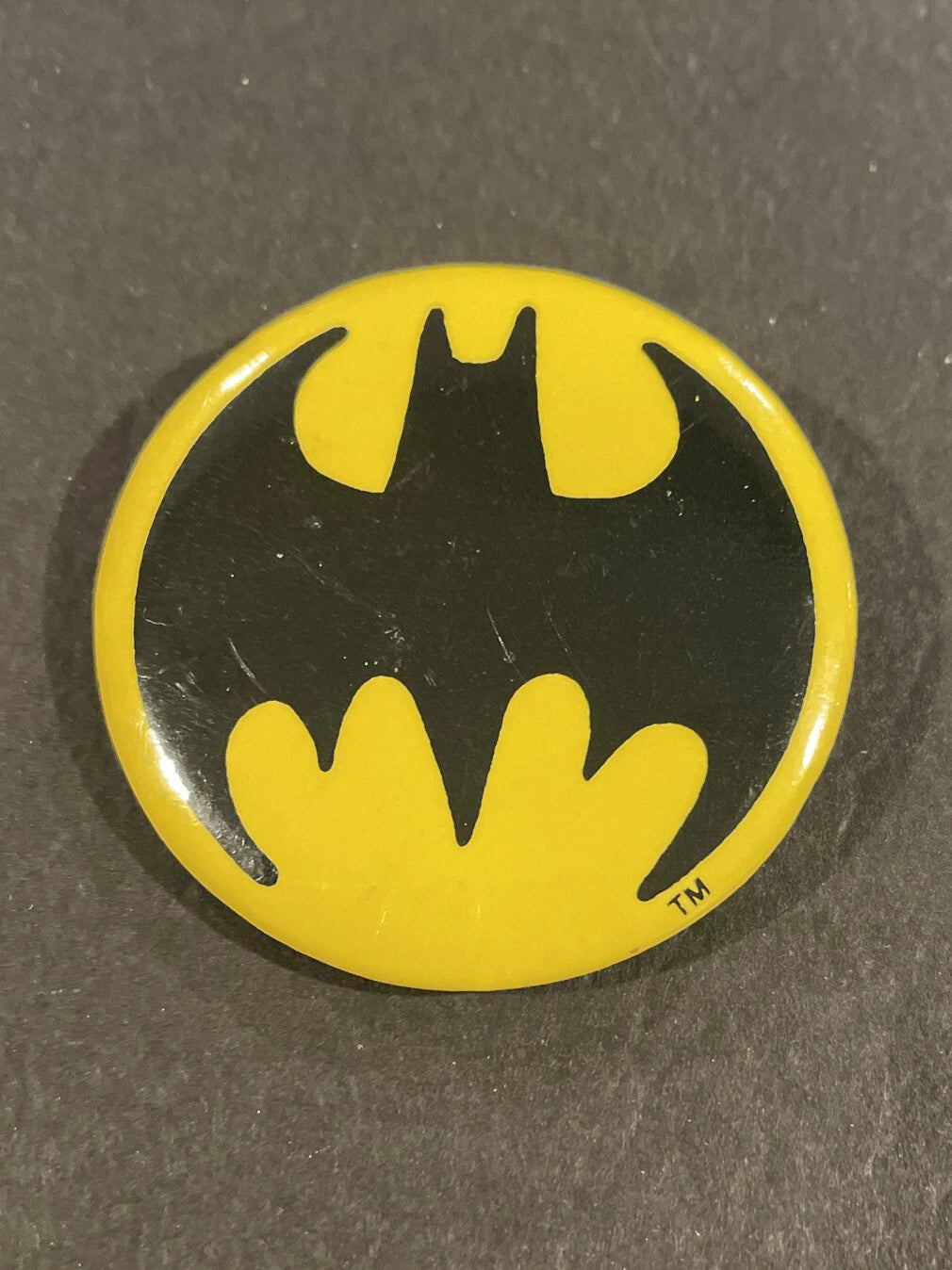 Share Batman Vintage 1980's Black & Yellow 1989 Bat Signal Logo Button Pin Pinback