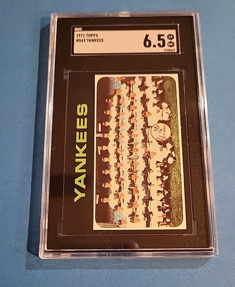 1971 Topps - #543 New York Yankees High Number SGC 6.5